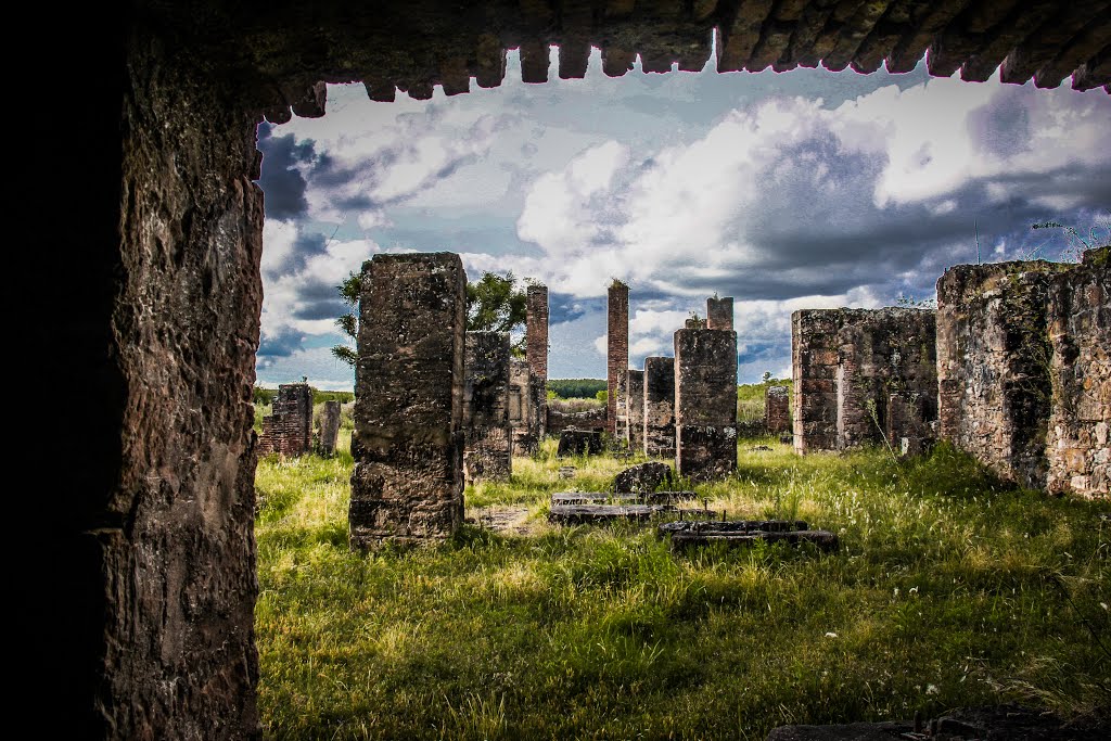 Antigua Represa Hidroeléctrica. by andres alvaro rodrig…