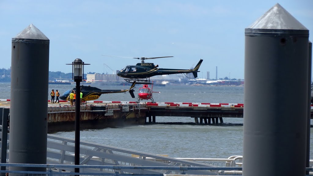 Manhattan Helicopters Sightseeing Tours by Stavros Alexandris