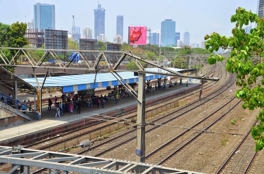 Bahnhof Mahalaxmi, Mumbai, Indien by Jakob Kuhn