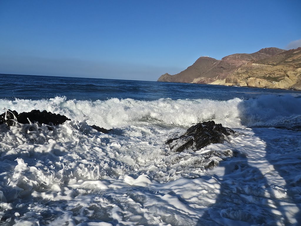 Roqueando por Playa de El Mónsul -Playa Media Luna - Cala Carbón, Almería by José Angel De la pec…