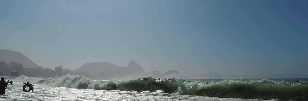 Praia Copacabana by Gustavo Cervilla