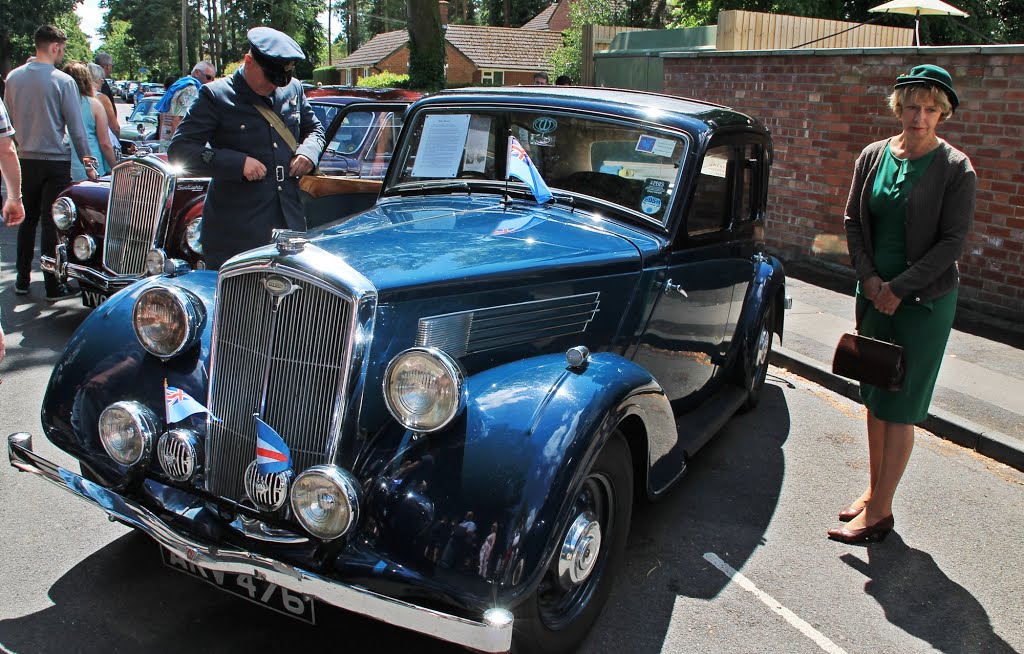 Wolseley 18 2¼-litre 4-door Saloon (Morris Eighteen) ~ Woodhall Spa 1940's festival weekend 2015 by Steve. D