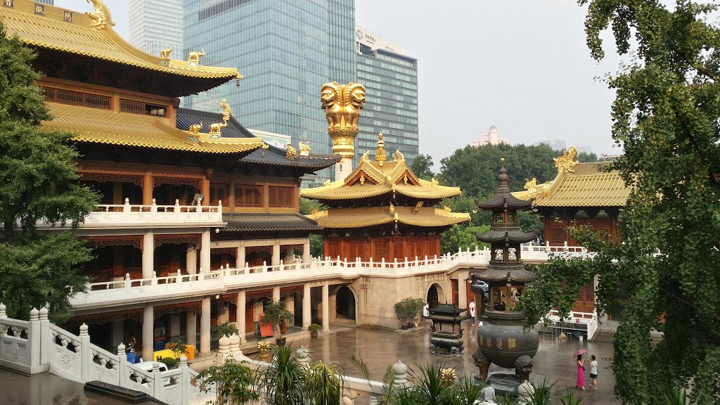 2018 08 China, Shanghai Jing'an temple by sogyto