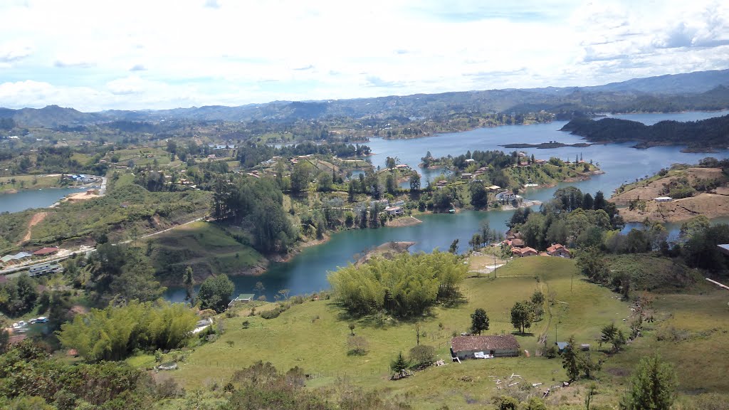 Embalse Peñol-Guatapé by Damti-Diego Medina