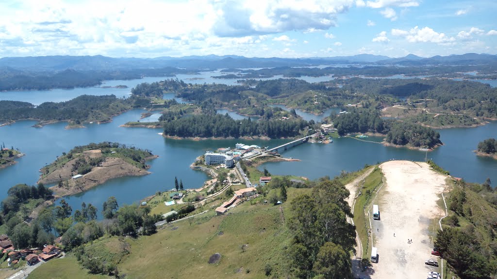 Embalse Peñol-Guatapé Desde La Piedra Del Peñol by Damti-Diego Medina