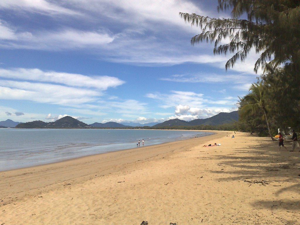 Palm Cove, Cairns by tendog