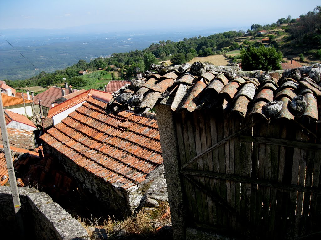 Fornelo do Monte, Vouzela, Portugal by A Almeida