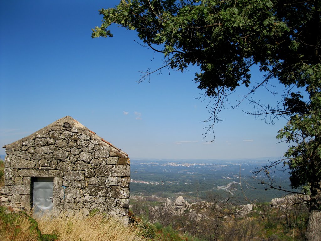 Viseu, visto de Fornelo do Monte, Caramulo by A Almeida