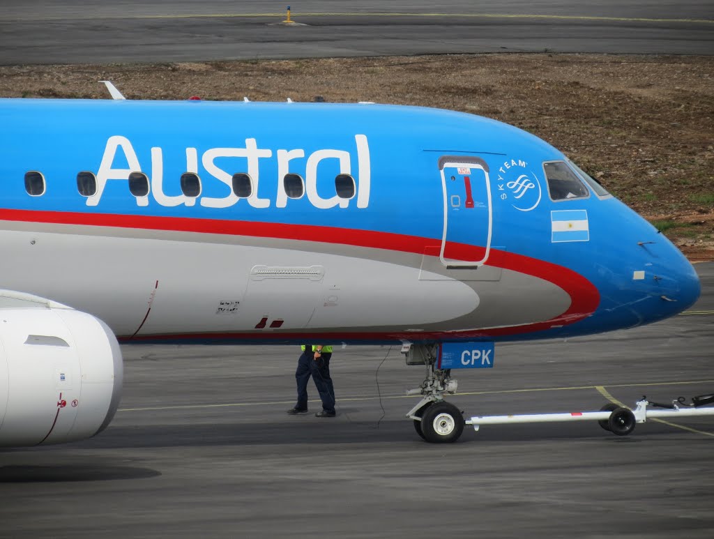 Austral EMB-190 - Curitiba-Afonso Pena (CWB), São José dos Pinhais, PR, Brasil. by André Bonacin