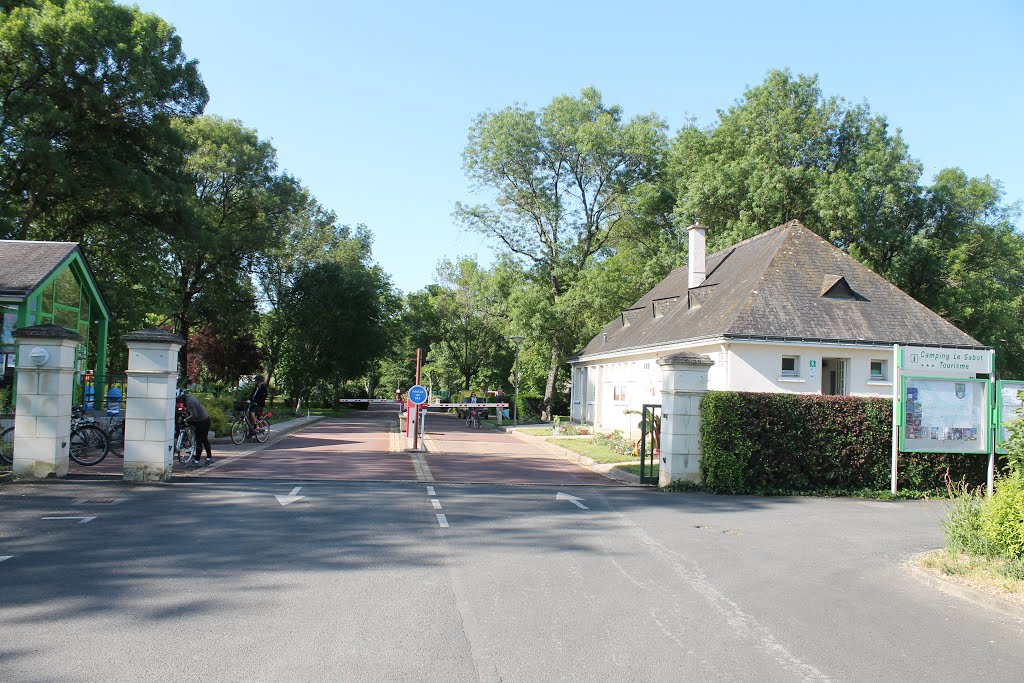 37190 Azay-le-Rideau, France by Wolfgang Hanko