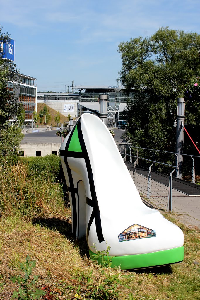 "Mon-Stiletto", Aubachbrücke, Montabaur by Dieter Wick