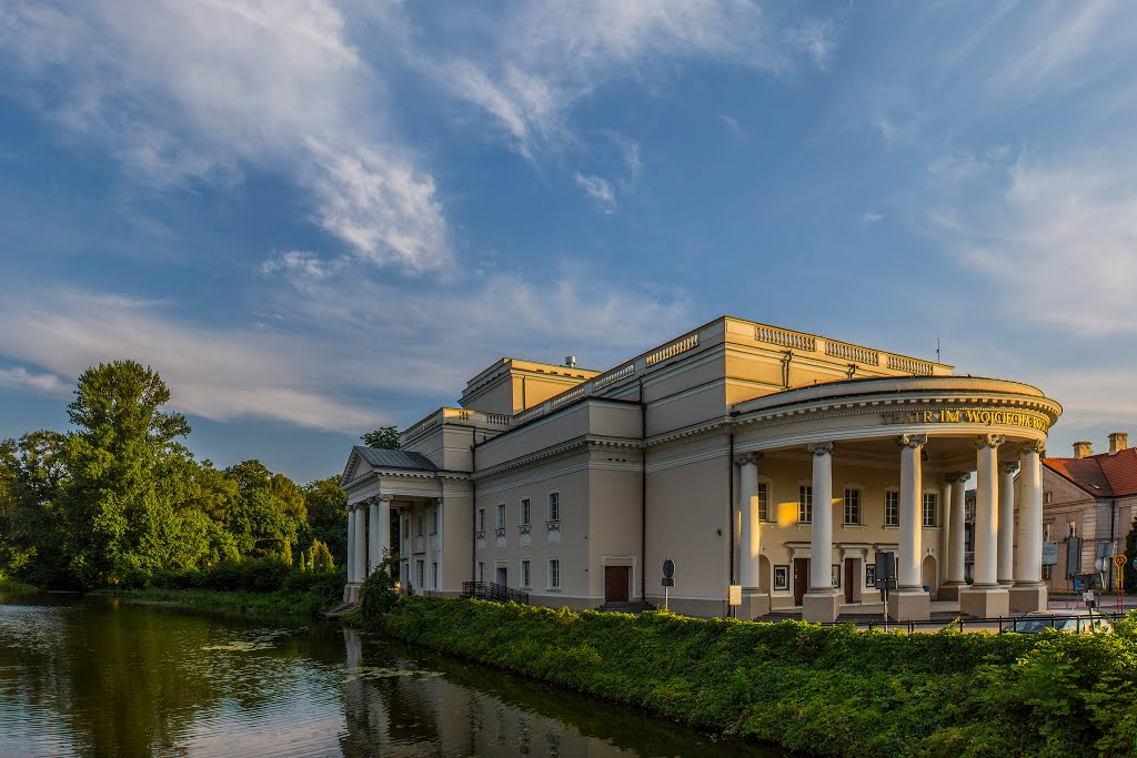 Teatr im. Wojciecha Bogusławskiego w Kaliszu by Mateusz Tułacz