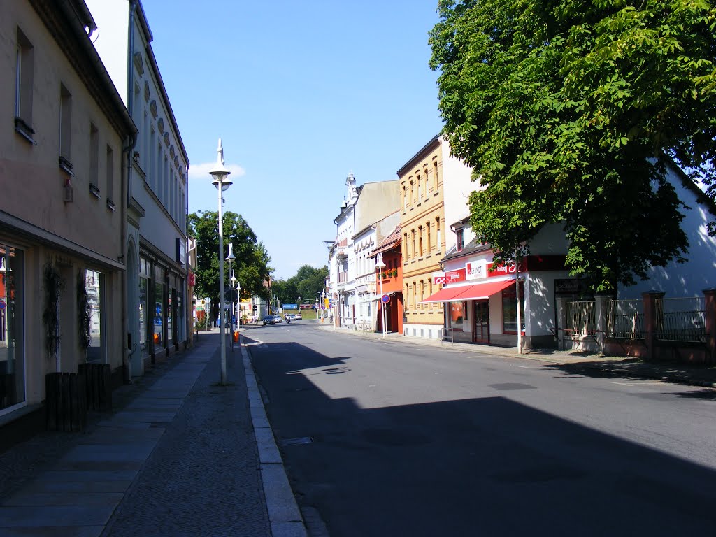 Finsterwalde Niederlausitz, Blick in die Berliner Straße Richtung Bahnhof by velthurvik