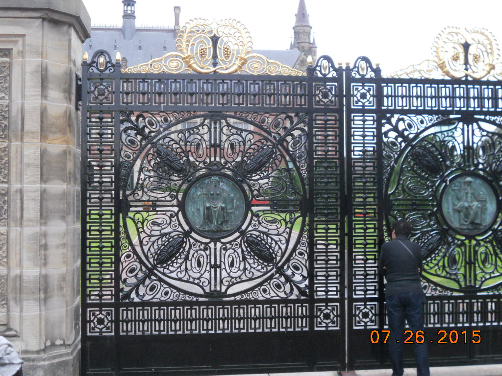 Reja de la Corte Internacional de La Haya, Holanda by Uro boxer