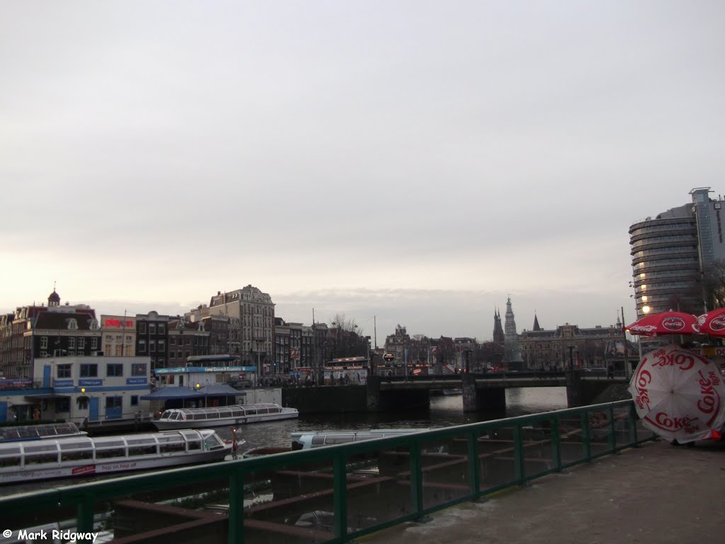 Stationsplein by Mark Ridgway