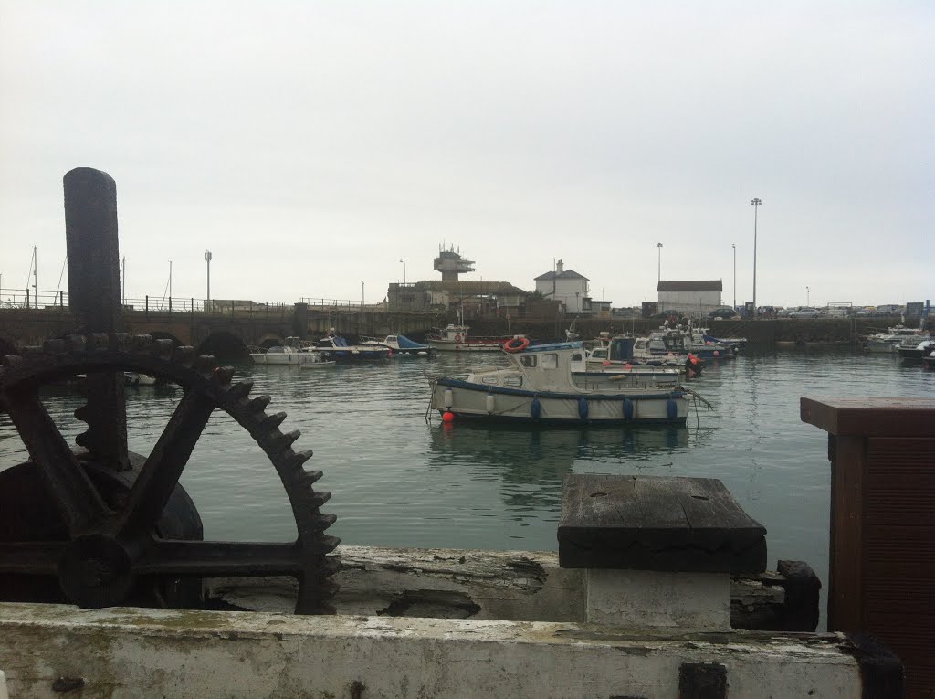 Folkstone Harbour. by Roslyn Byrne