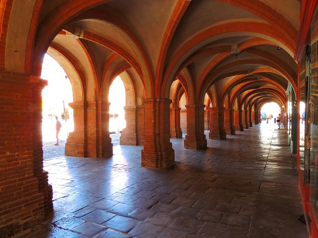 Arcades double arches place de la République by F@M