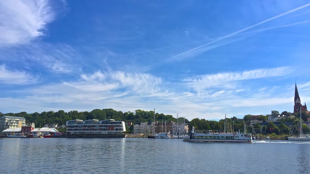 Hafenrundfahrten, hinaus auf die Flensburger Förde, hier im Flensburger Hafen by www.fleno.de