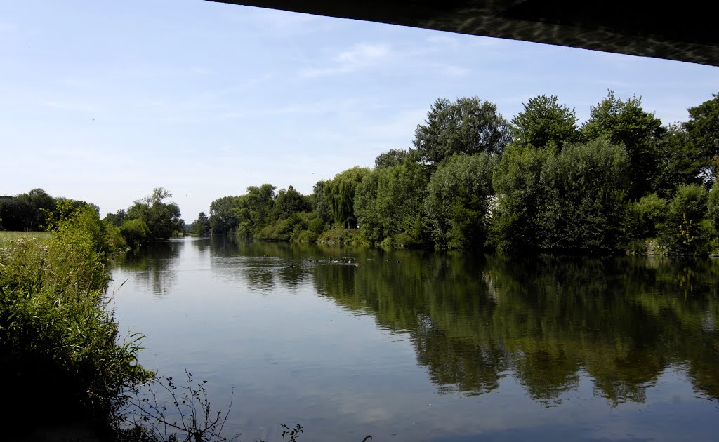 Wickede (Ruhr), Blick unter der Brücke durch flussabwärts by Uwe Gehring