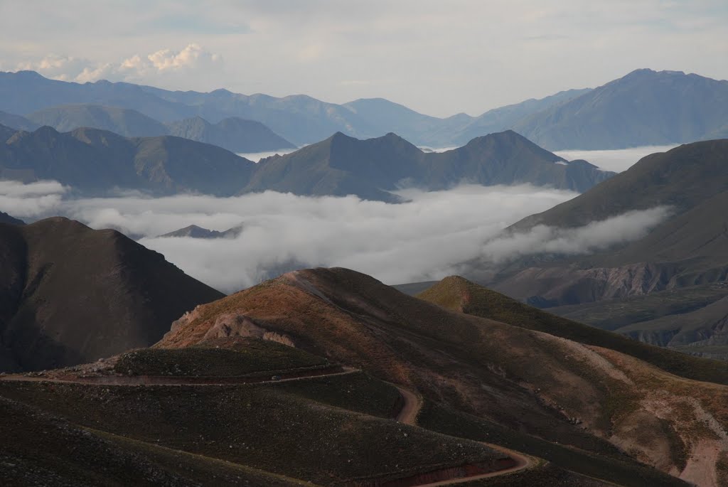 A 4000. METROS ESTA IMPONENTE IMAGEN, ES SENSACIONAL , DESDE DONDE SACO LA FOTO ESTA UNA DE LAS FRONTERAS JUJUY, SALTA... by Marcelo l . Escobar