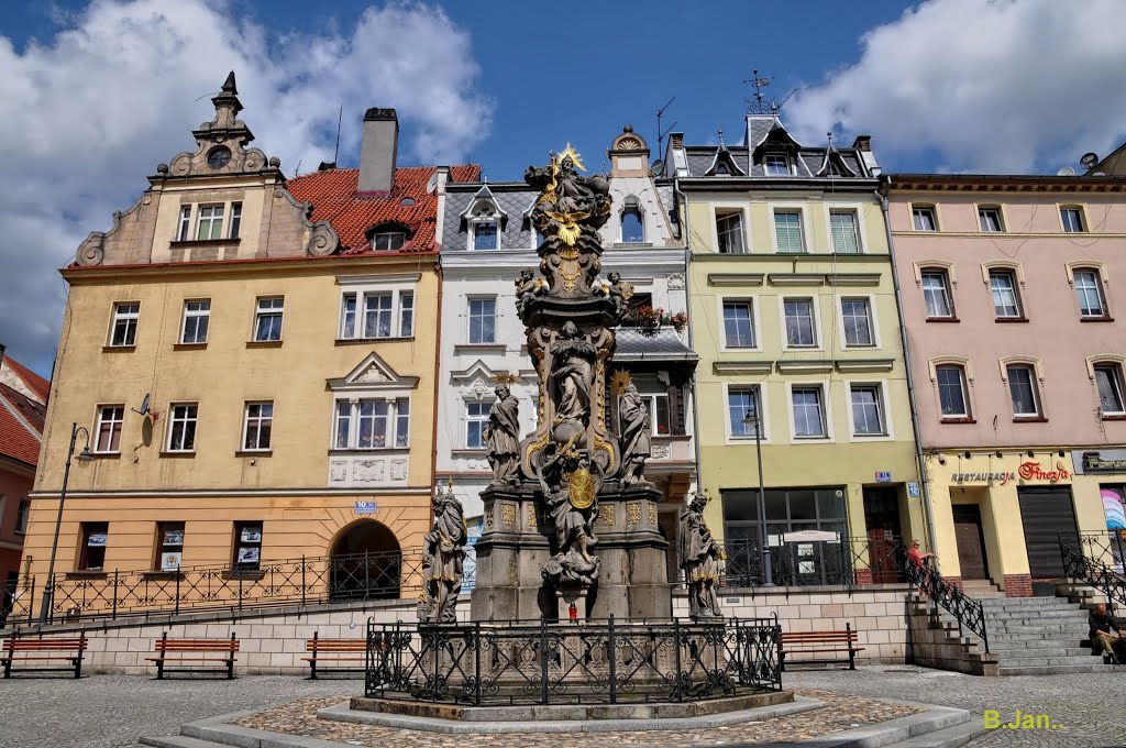 Bystrzyca Kłodzka, Rynek (Plac Wolności), Kolumna Trójcy Świętej by Bernard Janowski