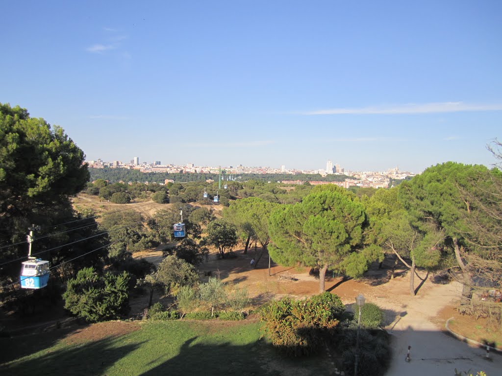 MADRID Y CASA DE CAMPO DESDE EL TELEFERICO by Chewakin