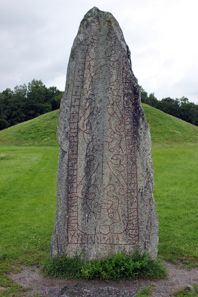 Anundshög by Malcolm Bott