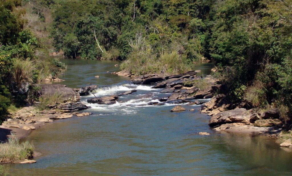 Encontro do Rio Gualaxo do Sul com Rio do Brumado by Milton Brigolini Nem…