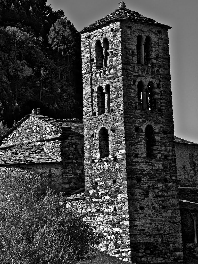 Campanar de l'església romànica Sant Joan de Caselles - Canillo - Principat d'Andorra - Catalunya by Franc Bardou