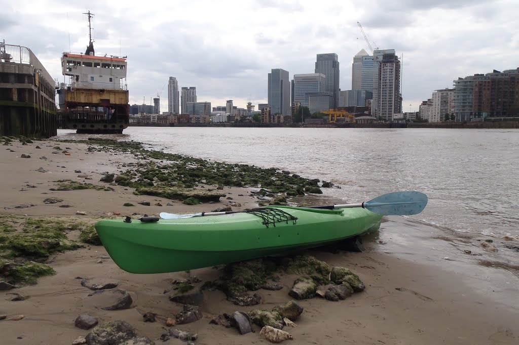 Kayak trip on the Thames by Meic W Caerdydd