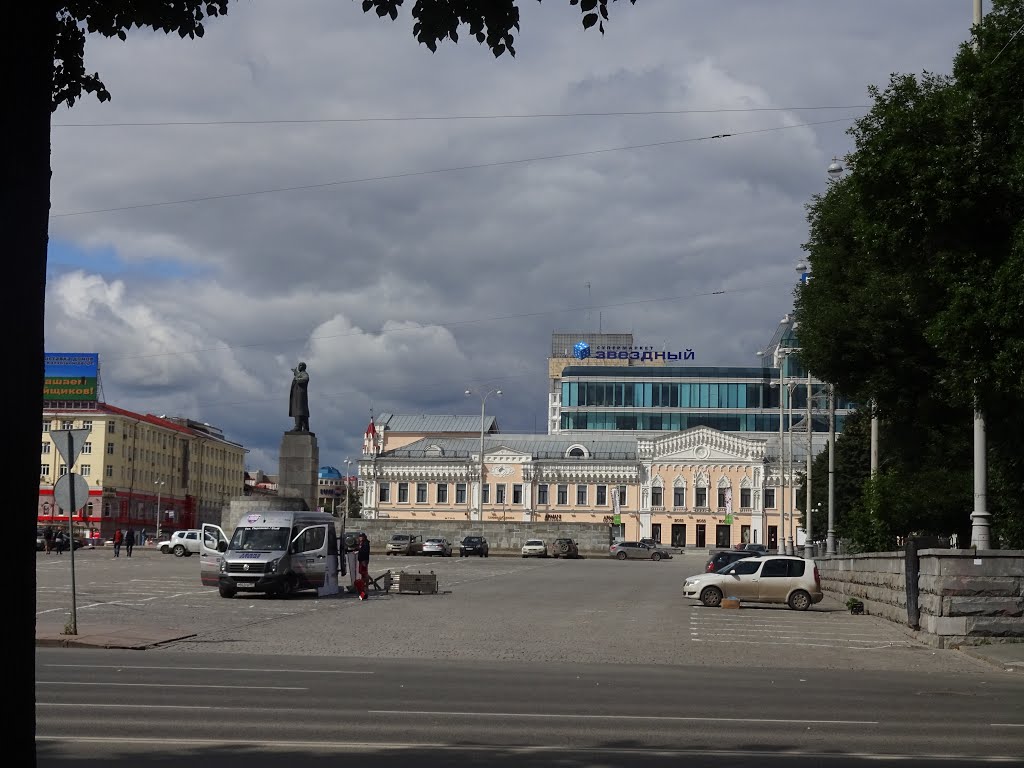 Verkh-Isetskiy rayon, Yekaterinburg, Sverdlovskaya oblast', Russia by Kolokolchik M