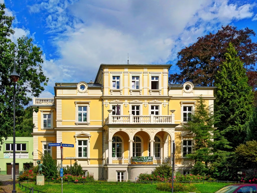 Waldheim (Zschopautal-Wanderweg) - Villa Fanny (ehem. Hotel "Deutsches Haus", 1870 erb., ab 1890 Hotel) by Rudolf Henkel