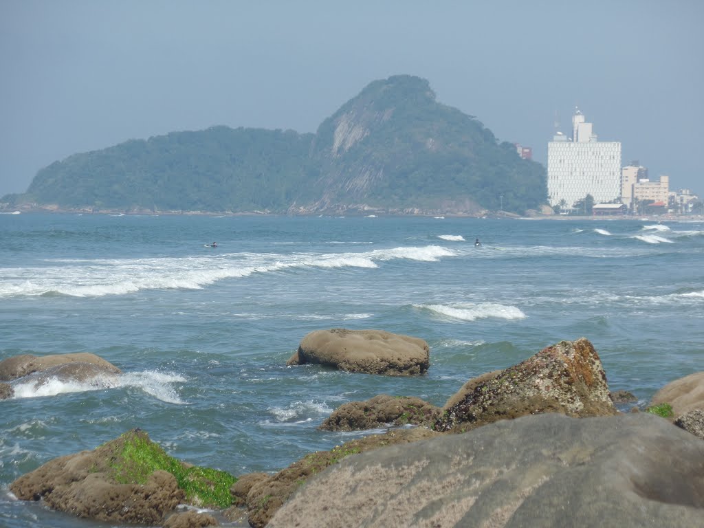 Praia brava de Caiobá by Jackson Cabral