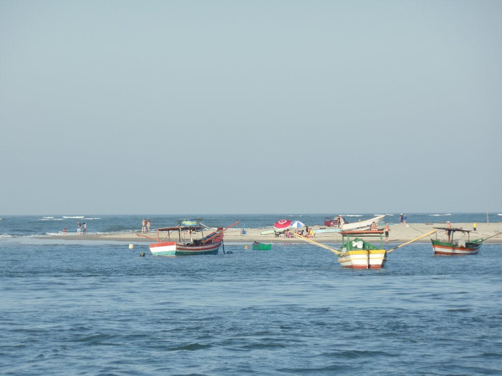 Praia de caieiras by Jackson Cabral