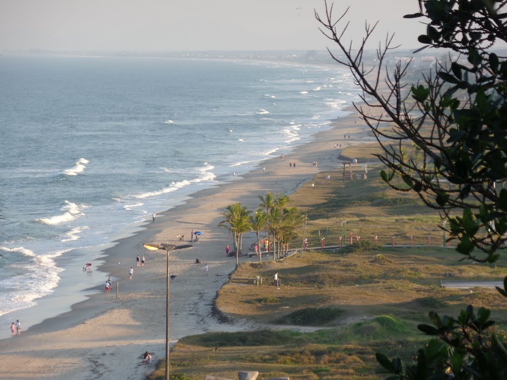 Praia brava de Guaratuba by Jackson Cabral