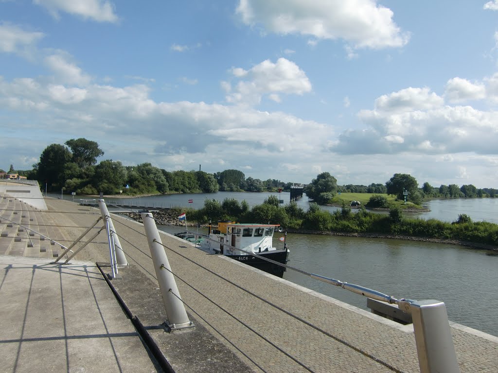 Langs de IJsselkade in Doesburg (Trudi) by Trudi