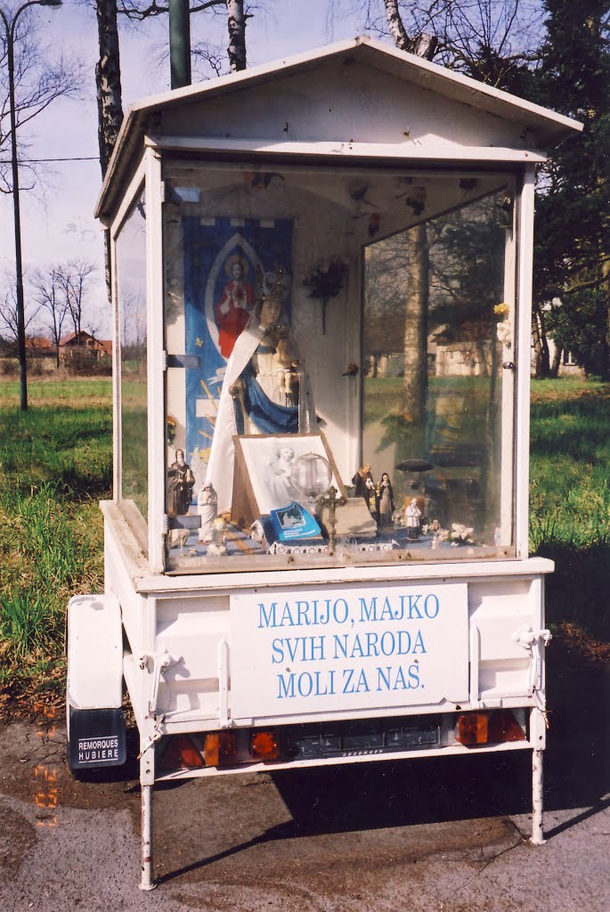 Pokretna kapelica Majke Božje svih naroda, Brezovica, Zagreb by Milan Kušnjačić