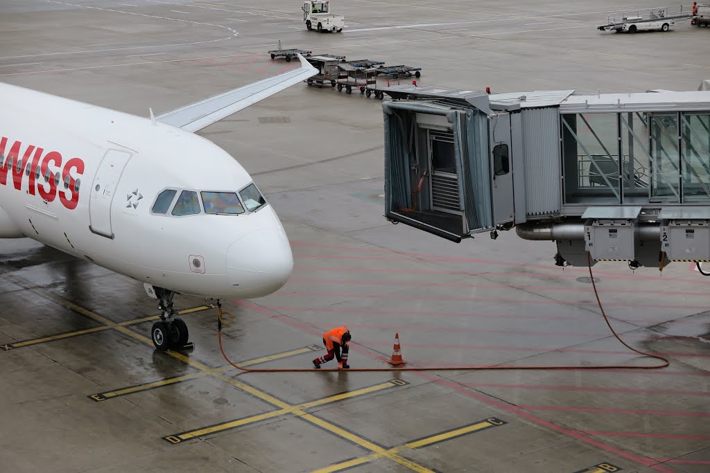 Flughafen Zürich-Kloten by Franz Horvath