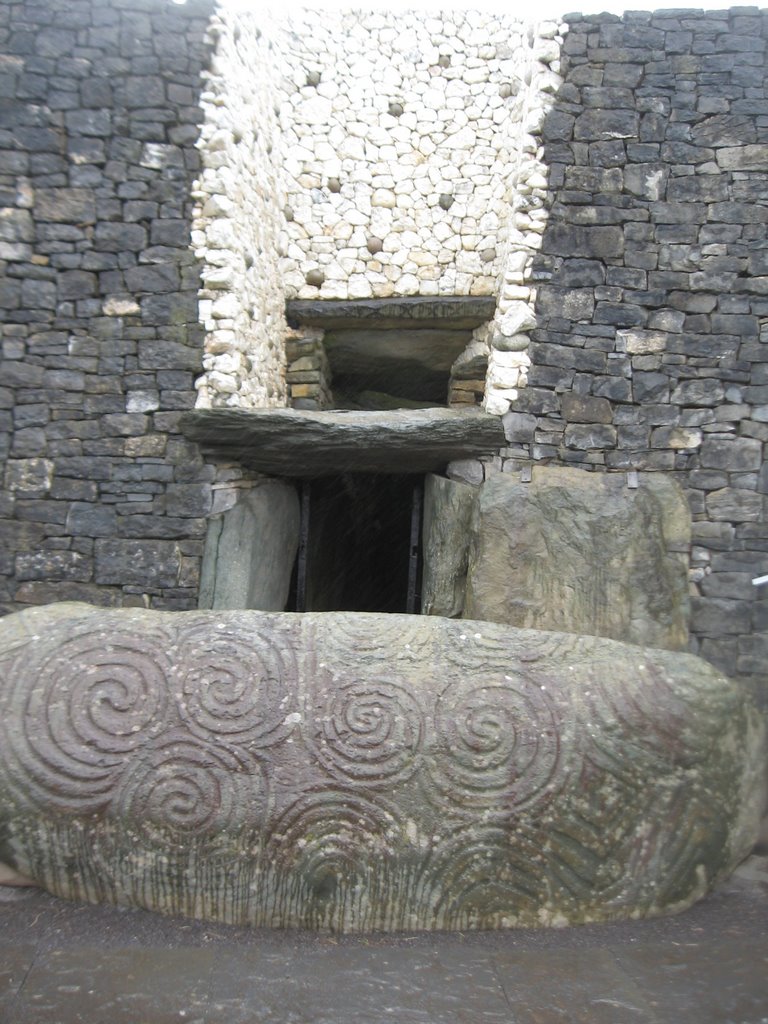 Newgrange entrance stone by MANNYDELGADO