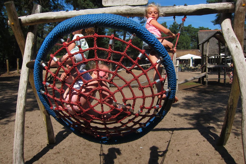 Not only art and nature at NP Hoge Veluwe, but also playing possibilities near Restaurant "de Koperen kop" by Henk Monster