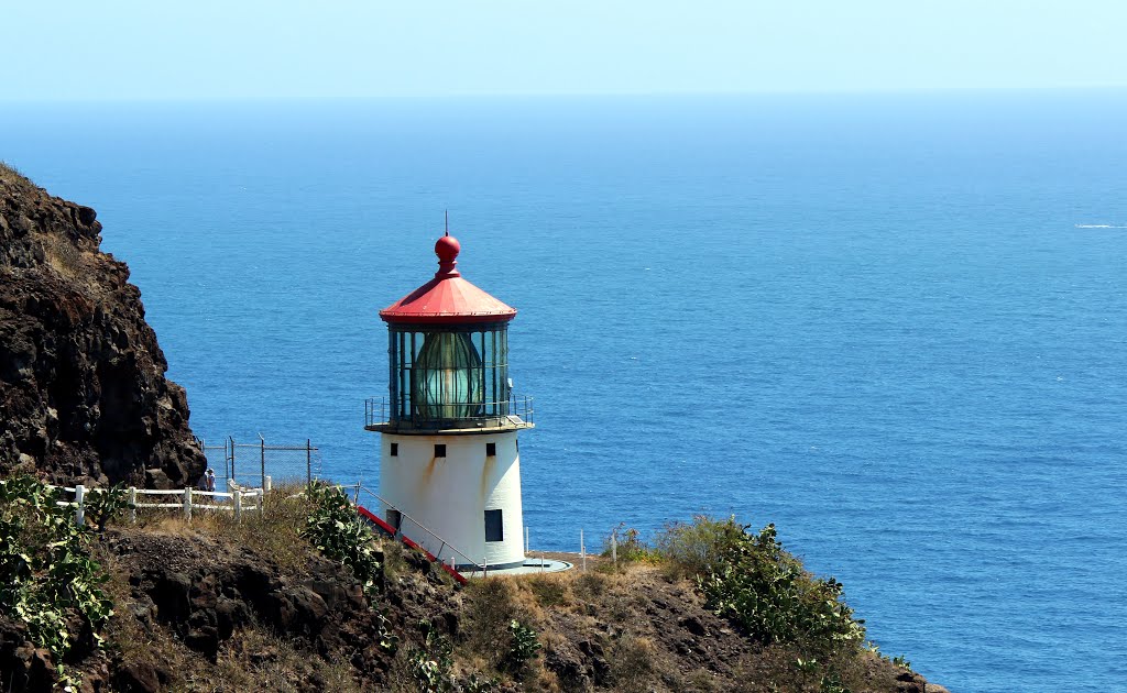 Makapuu Point Lighthouse, Oahu, Hawaii by Aaron Zhu