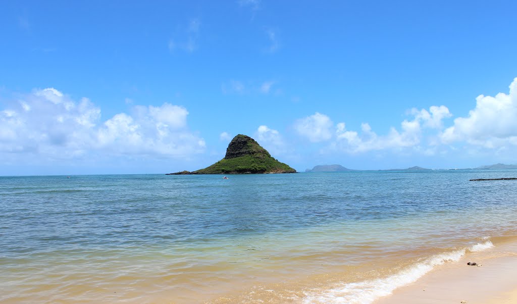 Mokolii Rock from Kualoa Point, Oahu, Hawaii by Aaron Zhu