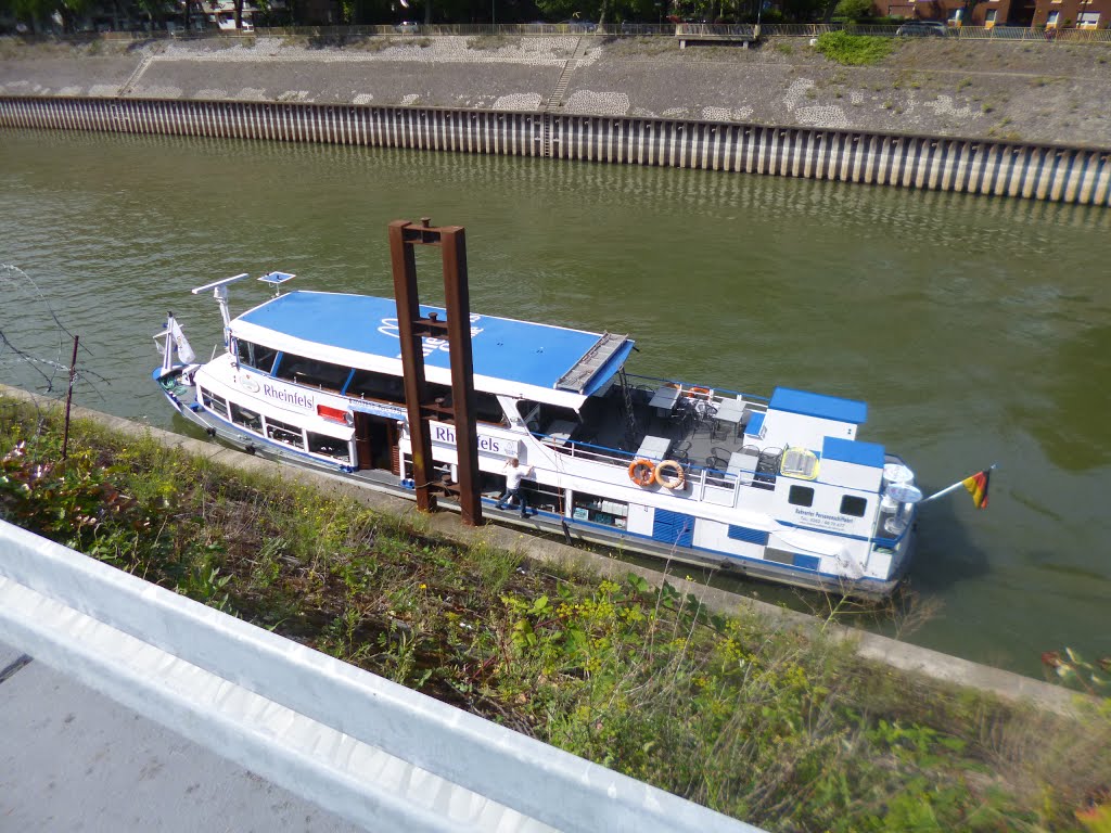 Germany\Duisburg\Excursion Ship in Ruhrort Harbour by Jerko Usmiani