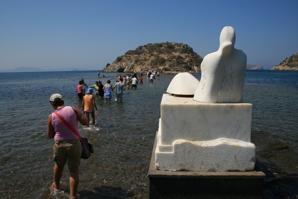 Gümüşlük Tavşan Adası by mekin nadirler