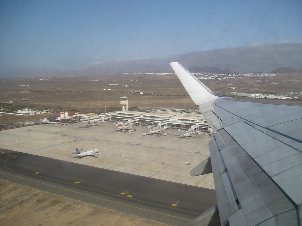 Arrecife Airport by JaZwaRo