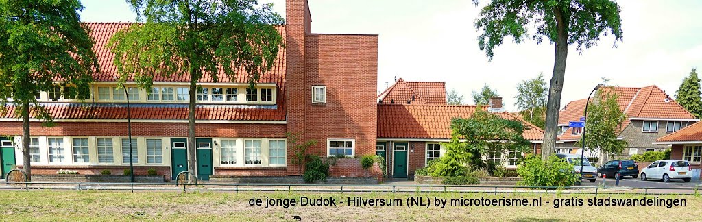 Dudok in Hilversum - Amsterdamse school architectuur| www. microtoerisme.nl voor gratis stadswandelingen by InZicht