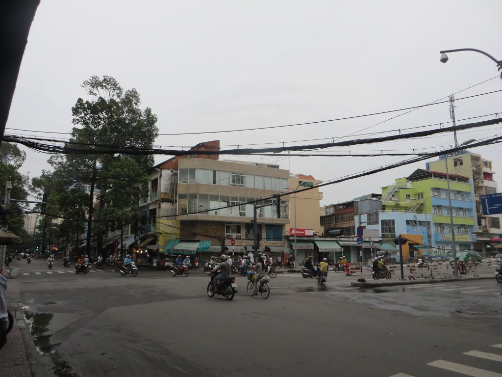 Nguyễn Thái Bình, Quận 1, Hồ Chí Minh, Vietnam by Dần Lê