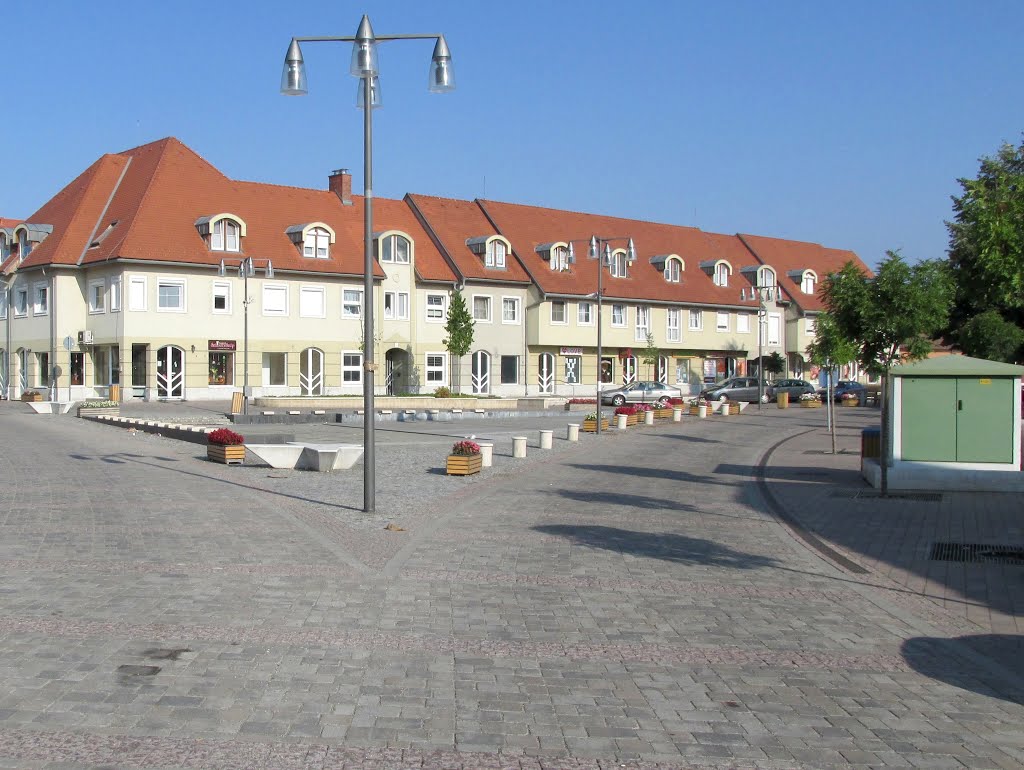 201508040821 Mosonmagyaróvár, Erzsébet tér, az Iskola utca felől by Harmadik