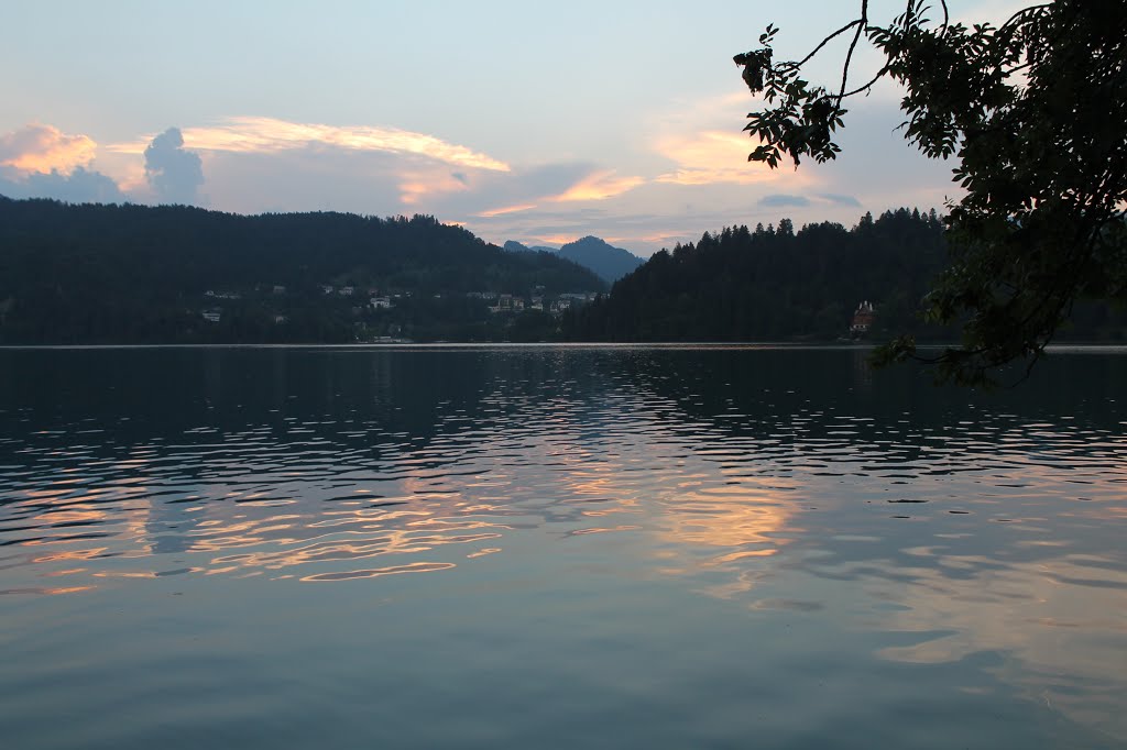 Lago di Bled al calare del sole... by barbaradel