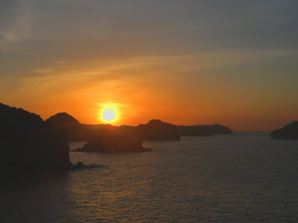 Tt. Cát Bà, Cát Hải, Hải Phòng, Vietnam by Dần Lê